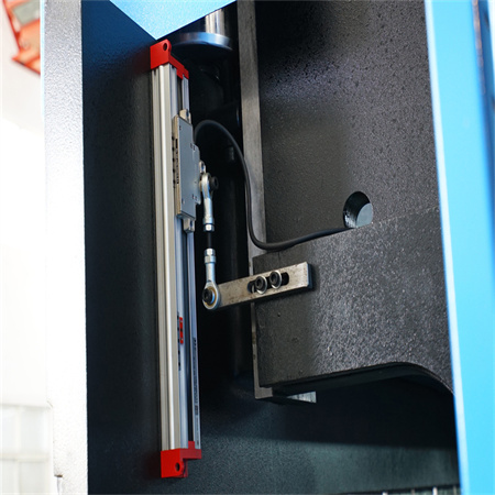 로봇이있는 CNC 자동 알루미늄 스틸 유압 프레스 브레이크 전기 판금 벤딩 머신