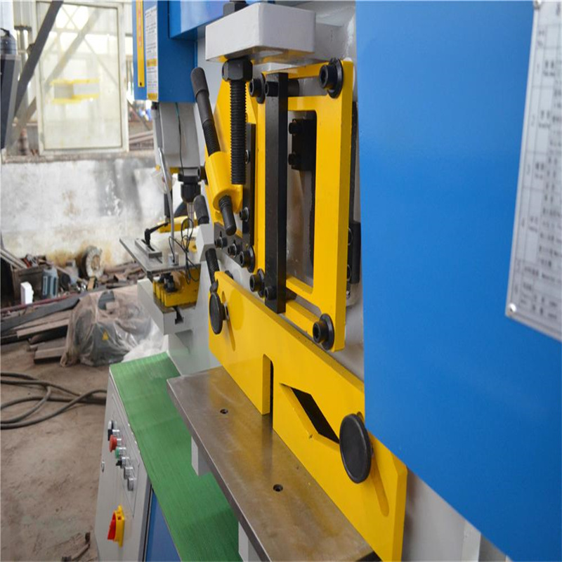 고품질 판 구부리는 Cnc 유압 철 노동자 기계 펀칭기 기계