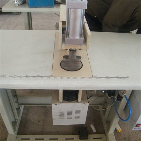 금속 판 구멍 펀칭 기계를 꿰뚫는 고속 CNC 판금 압박 기계