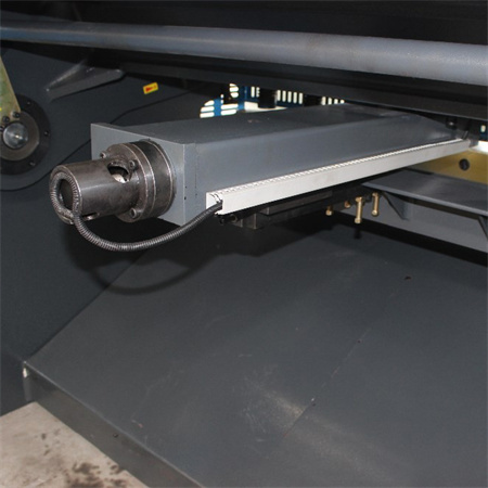 Accurl CNC 6*2500mm 유압 단두대 금속 절단기/강판 가위